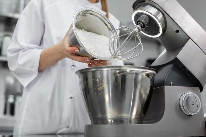 Professional Guide to Commercial Bakery Equipment Essentials